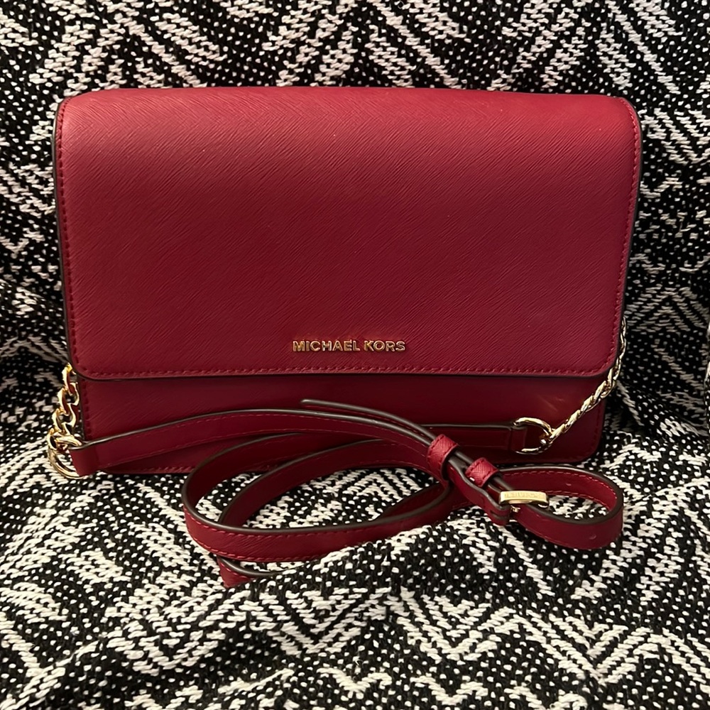Michael Kors Daniela Crossbody in burgundy